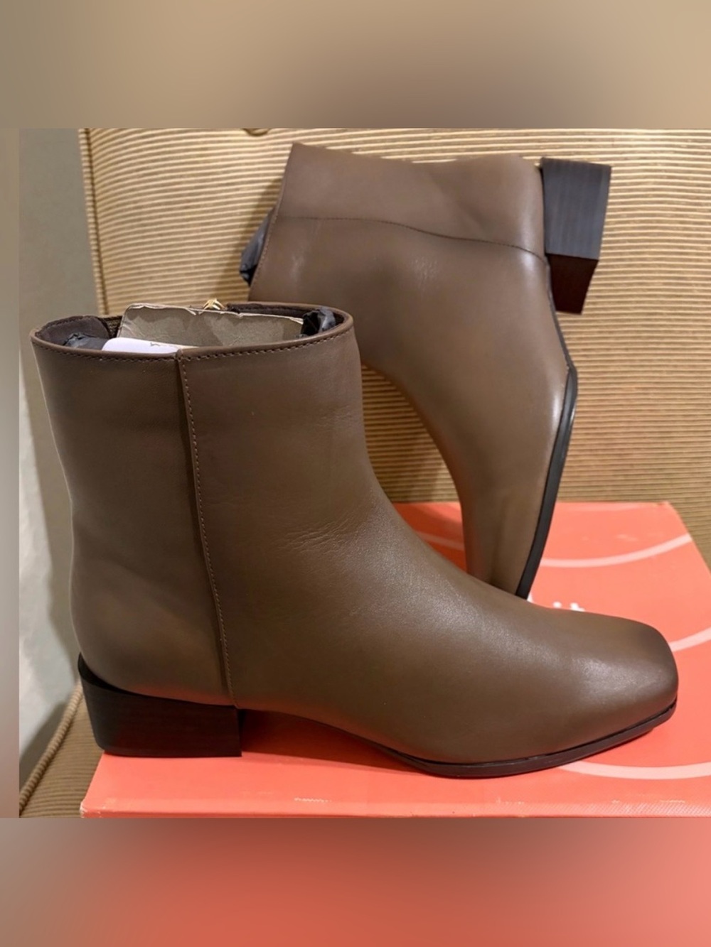 NWT Easy Spirit Women’s Leather Sidney Dress Booties in Taupe - Size 8.5